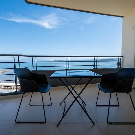 Sea La Vie & Maisonette