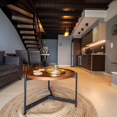 Sea La Vie & Maisonette Apartment *